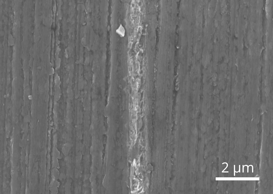SEM images of silicon wafers bonded via Au–Au thermocompression bonding: full wafer cross-section (left) and close-up of bond interface (right). Patterned Au films are deposited on Si wafers and bonded using moderate temperatures (~300 °C) and high pressures (~7.5 MPa). Images courtesy of Jones Microwave Inc. and RM3.