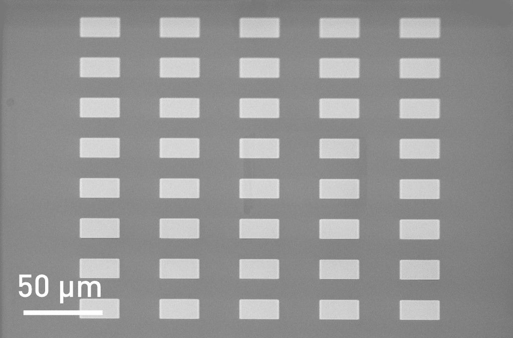 SEM image of non-corroded Al pads, after O₂ + CHF₃  processing.